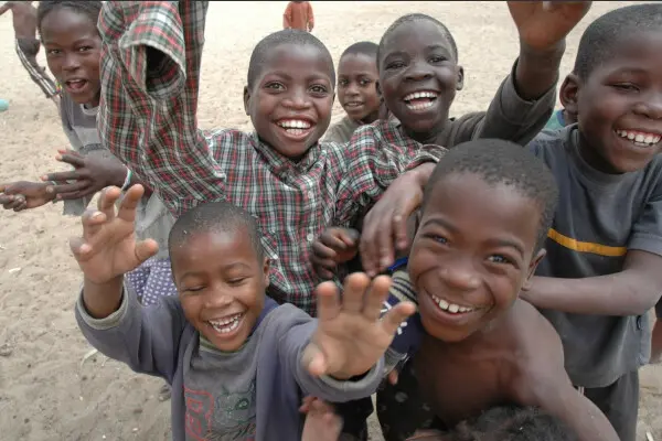 Un Mundo de Oportunidades: Voluntarios por la Infancia en Angola